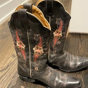 Women’s cowboy boots from Nashville